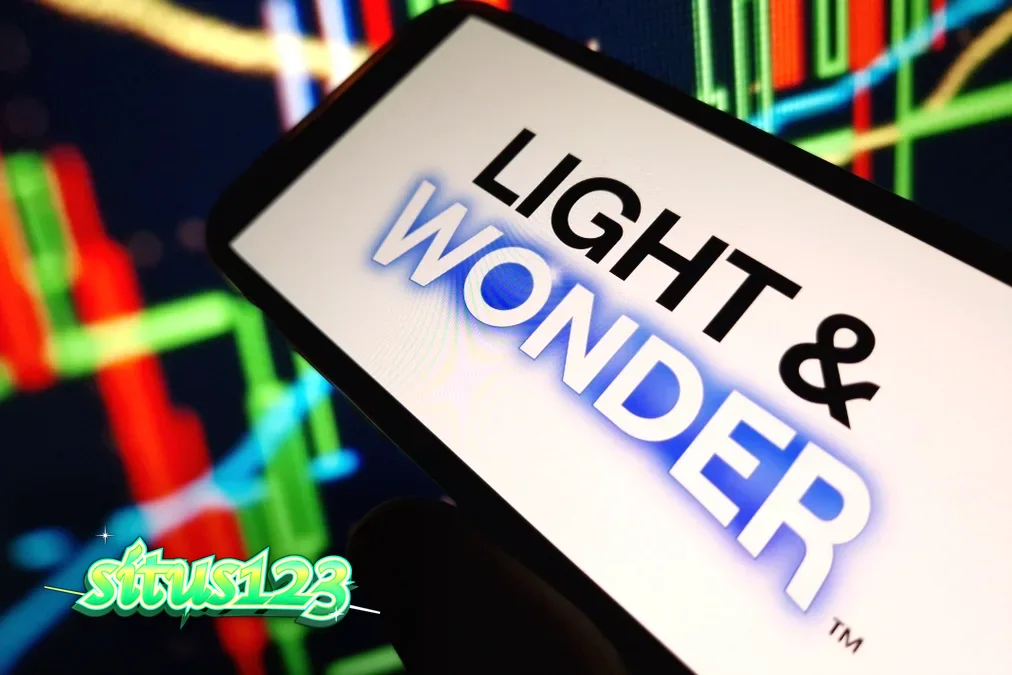 Tampilan visual dari berbagai permainan slot daring yang dikembangkan oleh Light & Wonder.